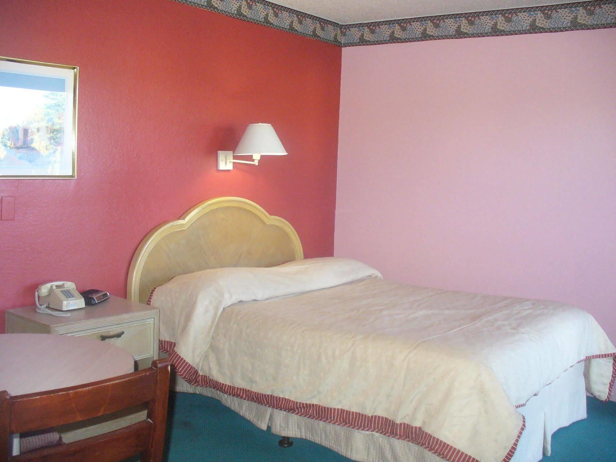 Western States Inn - San Miguel San Miguel  Room photo